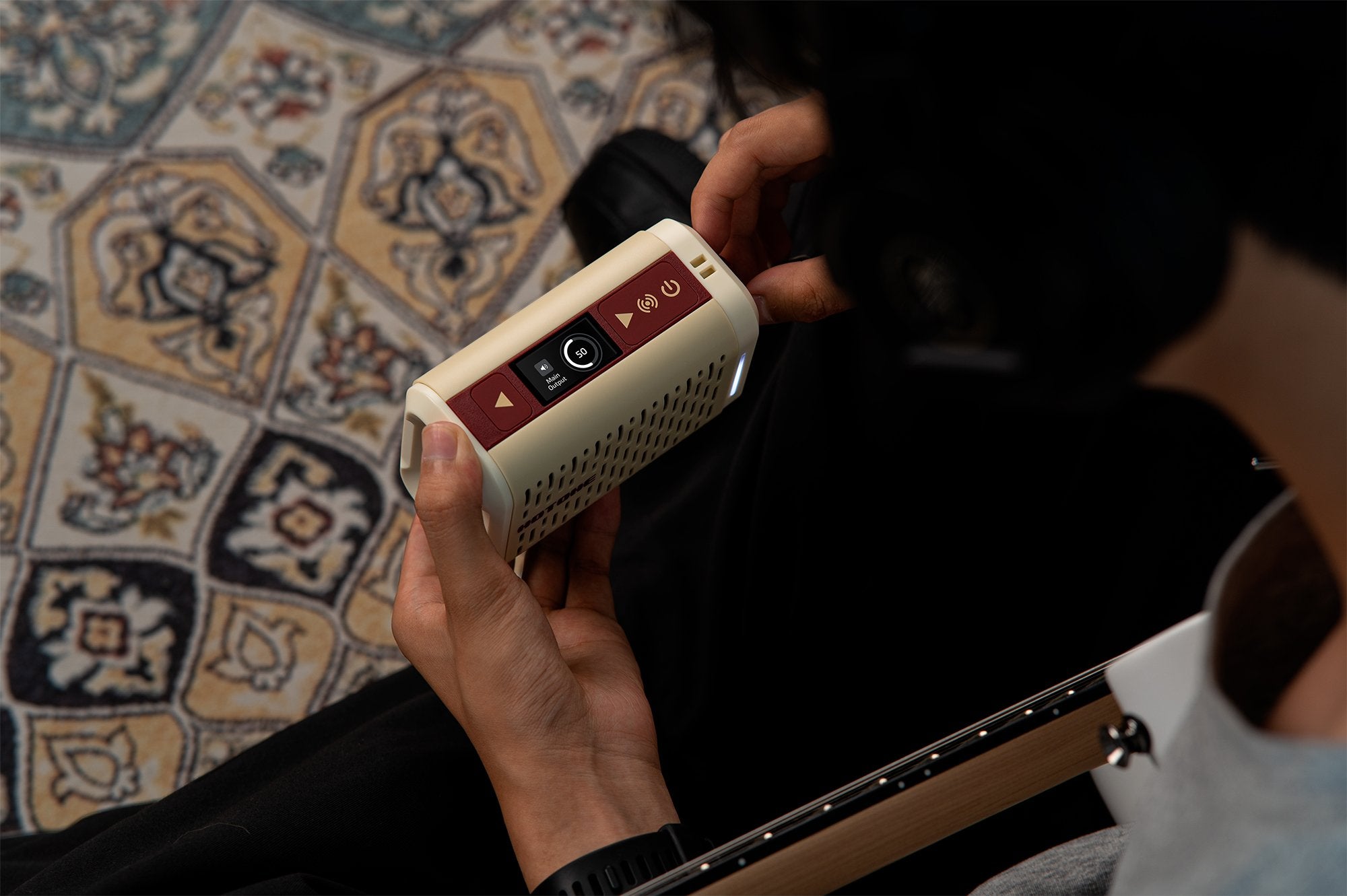 Hotone Pulze Mini AP-5WH Bluetooth Modeling Amplifier for Electric Guitar, Bass and Acoustic Instruments, White Edition