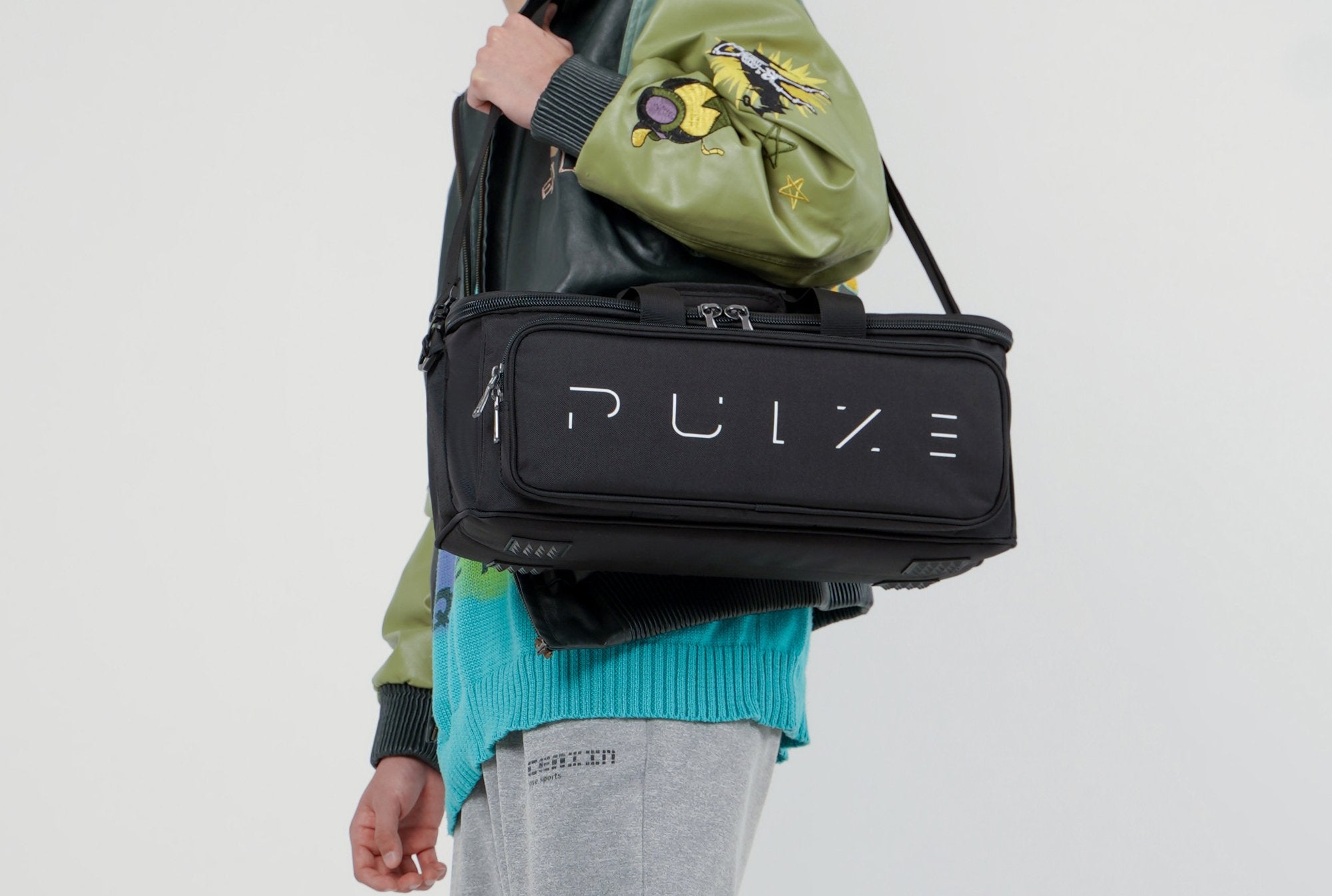 Hotone PGB-1 Pulze gig bag, angled view showing zipper and carry handle