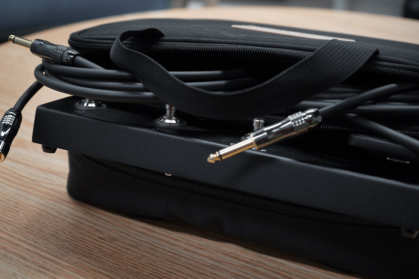 Valeton GP-200JR Multi-Effects Processor + Gig Bag Bundle