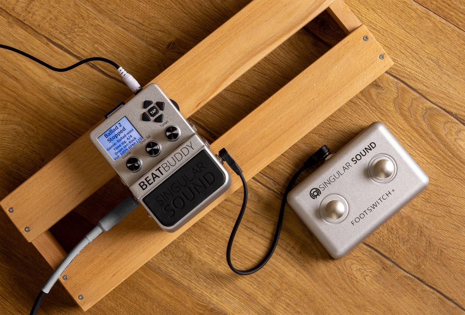 Singular Sound Footswitch+ packaged with included TRS cable