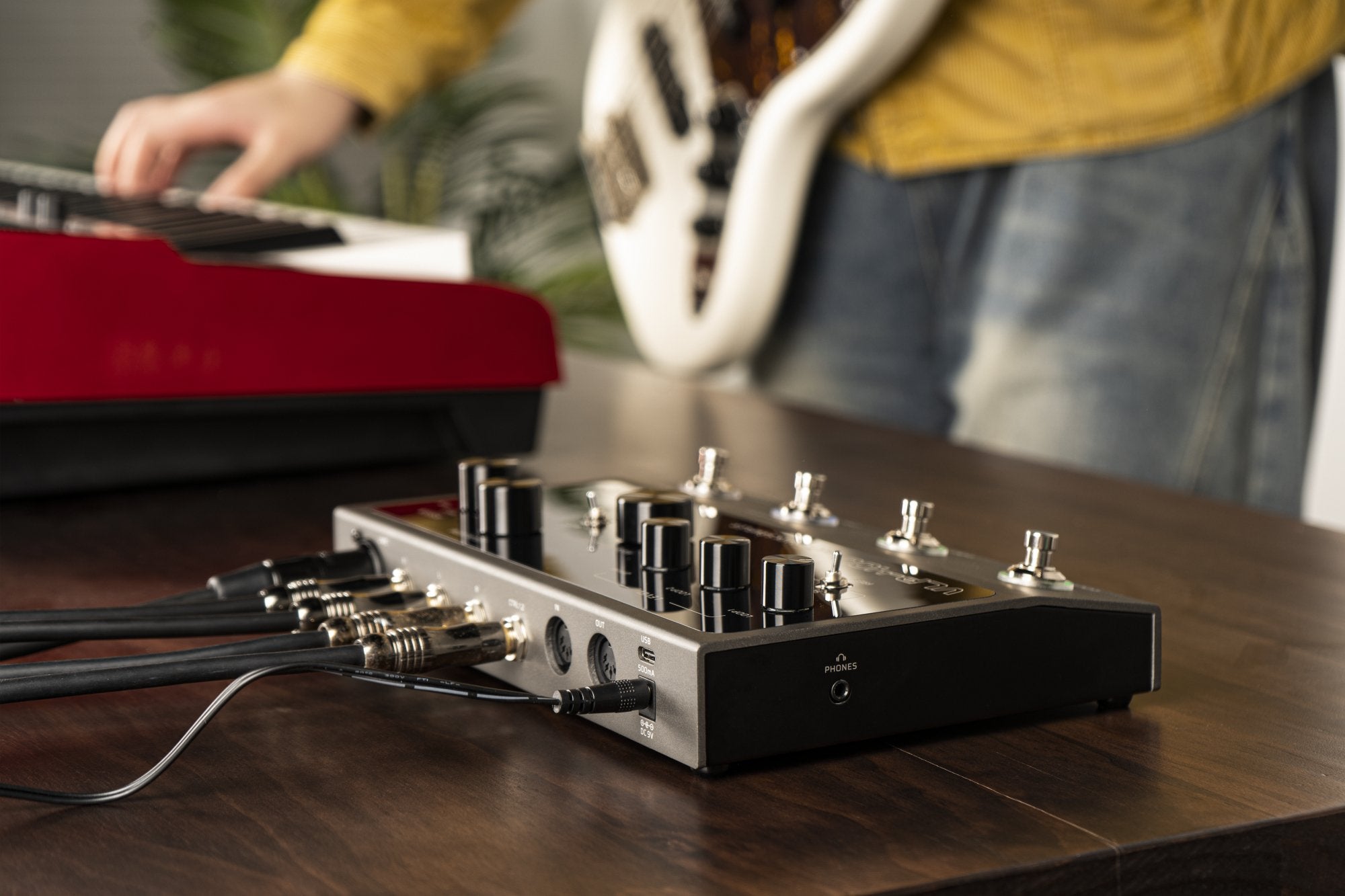 Valeton VLP-400 pedal on a table connected to cables during a music session