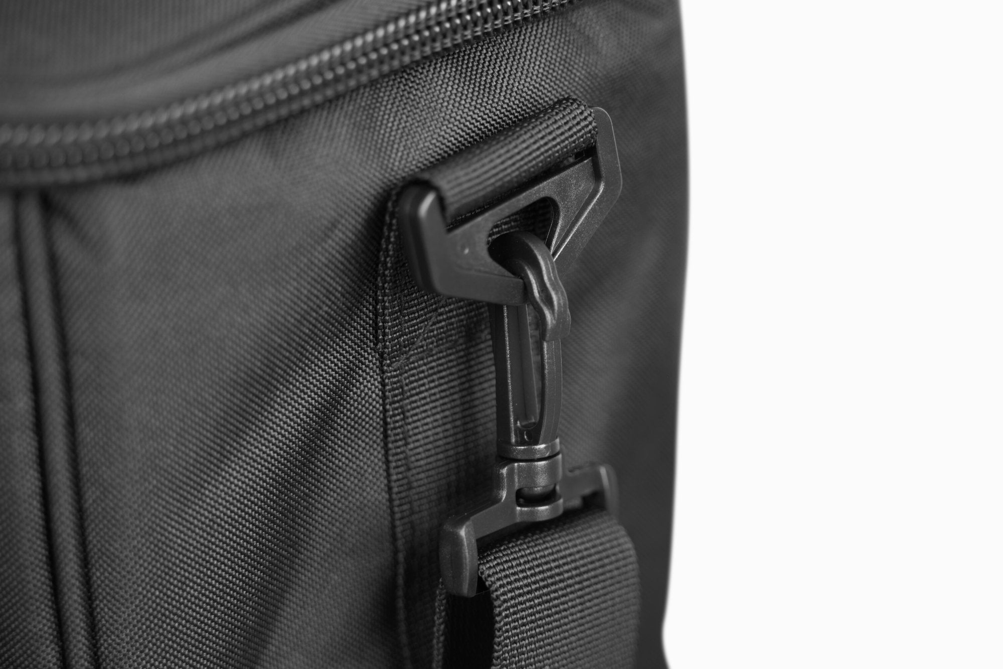 Close-up of zipper pull and clip hardware on the Hotone PGB-1 Pulze gig bag